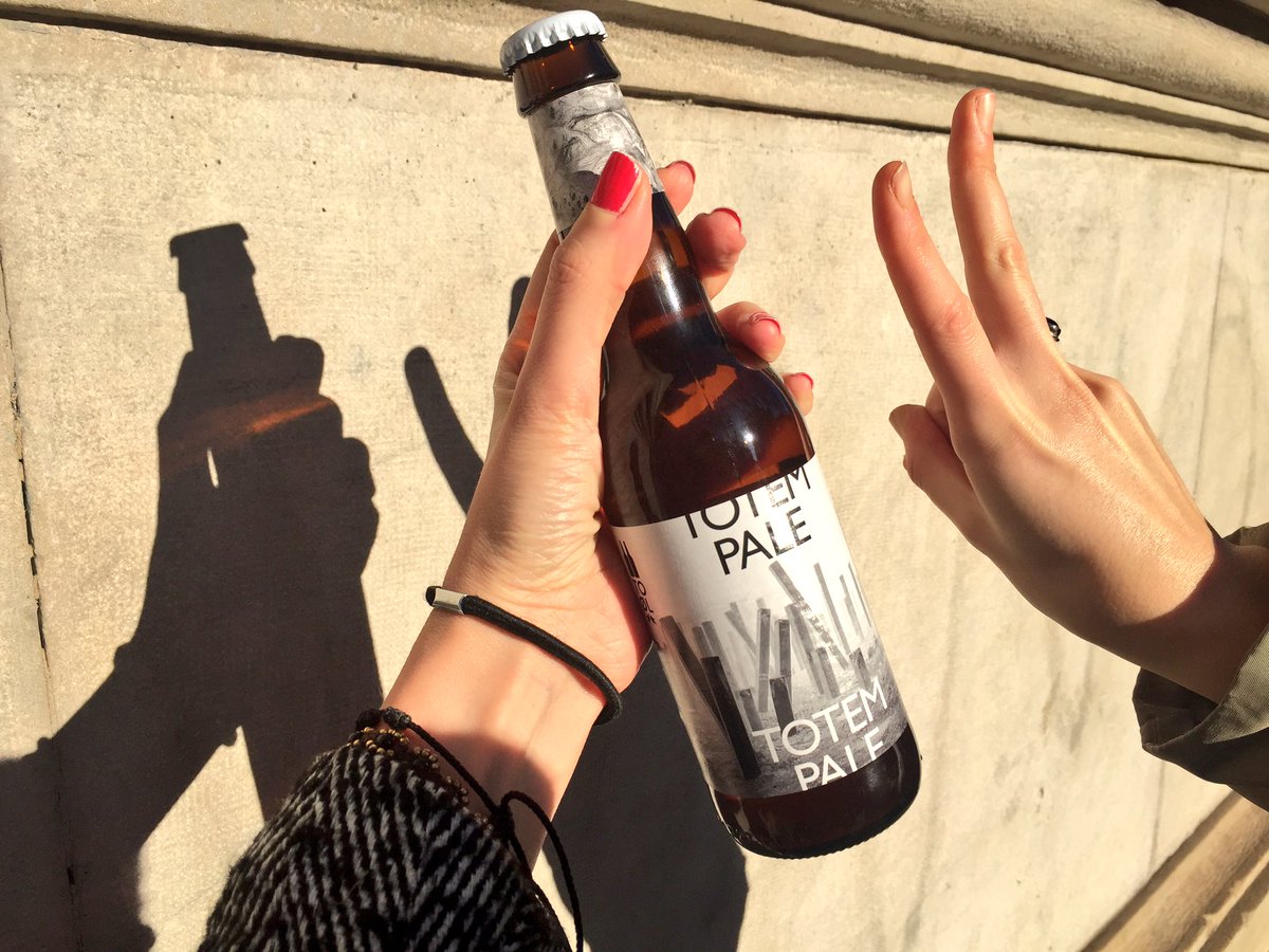 sybelle's tweet photo. Io e @SirianniChiara ringraziamo ufficialmente @SloanSquareMI per averci illuminato la giornata con questa nuova birra #glutenfree https://t.co/YCvjkGJZws