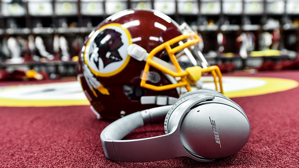 Commanders's tweet photo. RT this today for a chance to win these @Bose #QC35 headphones! #35DaysofQC #ad

Rules: https://t.co/RHPs9WsIDx https://t.co/n5QlGeTIpu