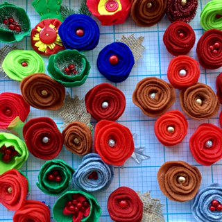 Pop into the <a href="/KnowsleyCIL/">KnowsleyCIL</a> &amp; take home one of our #Festive Button Holes in xchange for a small donation for our disability group!