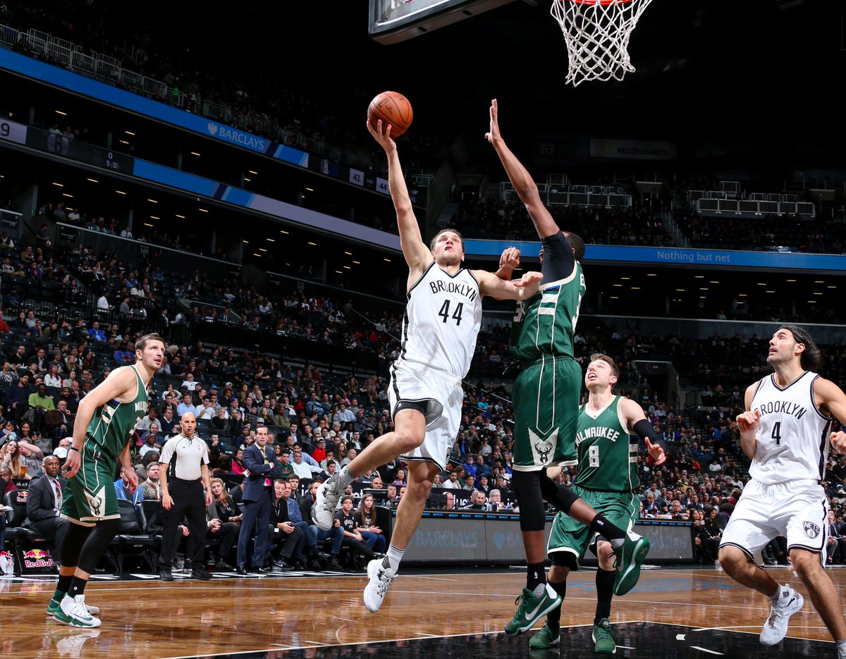 Photos from last night's game vs. the #Bucks: on.nba.com/2fYz3Me https://t.co/oeJNtTd3LI