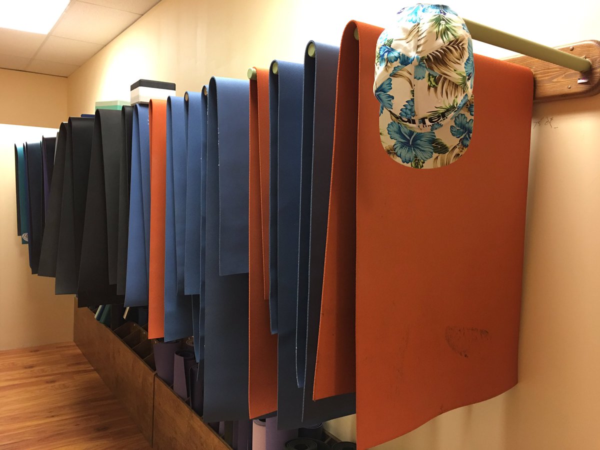 williamhaggerty's tweet image. Sharing the #love of #yoga on this #AlohaFriday! #6am #Sunrise #GrowYoga #surf @lululemonmen @SurferTheBar @TurtleBayResort