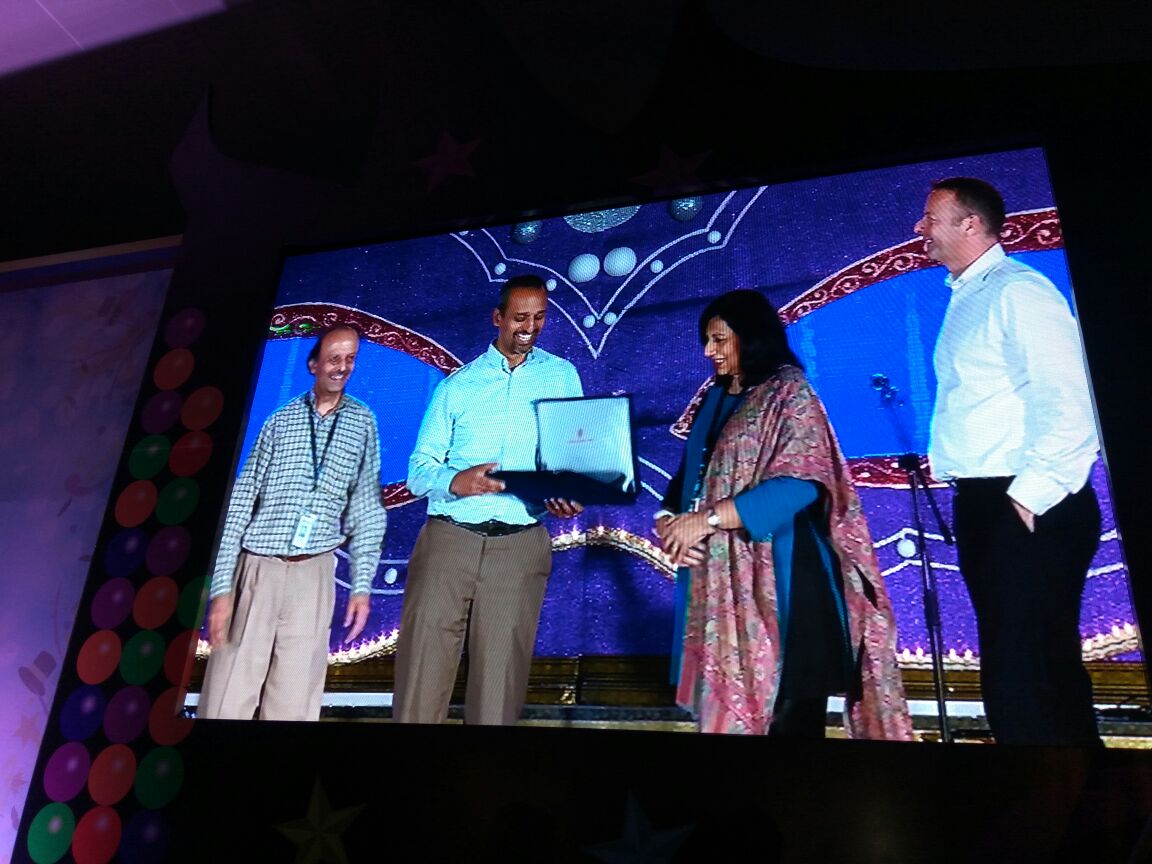 Bioconlimited's tweet photo. #Bioconite of the #year #award goes 2 Paul Thomas, Head, #Biosimilars Congrats! for this most well deserved recognition! #invivo2016 #Biocon https://t.co/s2RG1zFbhn