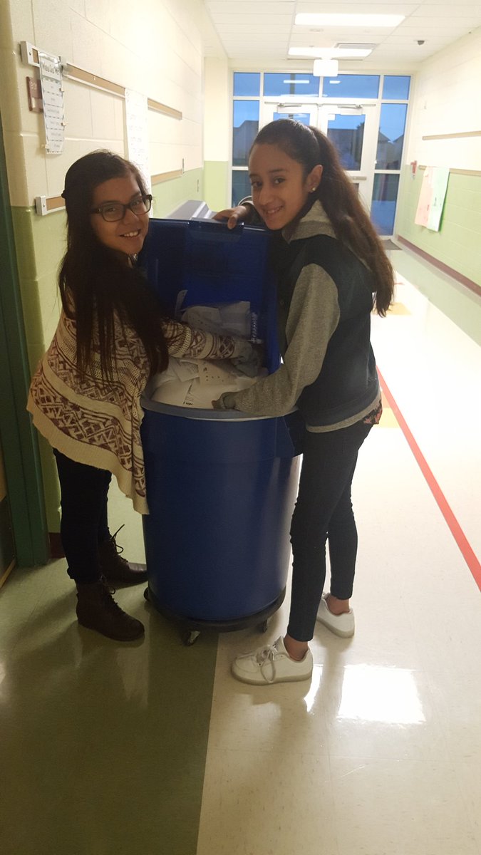 NISDmartin's tweet photo. #MartinStuCo, thanks for coming early to empty recycle bins. #KeepMartinBeautiful https://t.co/SYoyeyXiEY