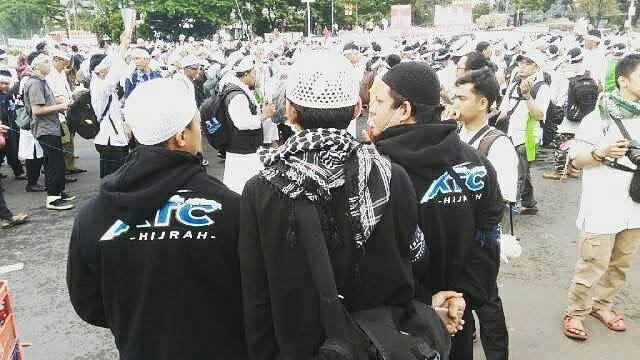 XTC Hijrah turun ambil bagian tadi siang di Monas Subhanallah.....