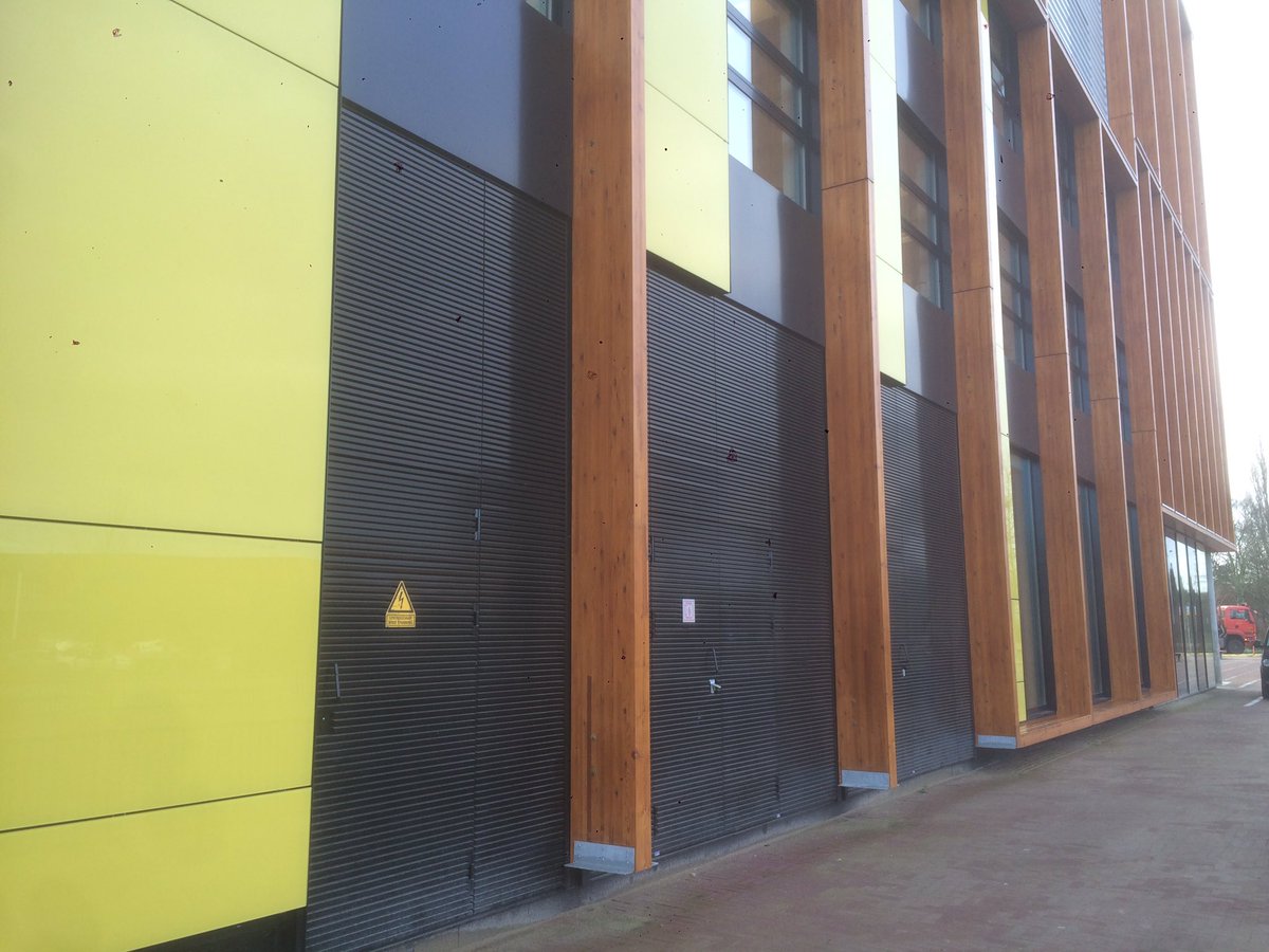 jazo_nl's tweet photo. Vrijdagmiddag onderweg..... Het 4e Gymnasium A'dam #JAZO ventilatieroosters , gewoon mooi! https://t.co/gurYSmYRrq