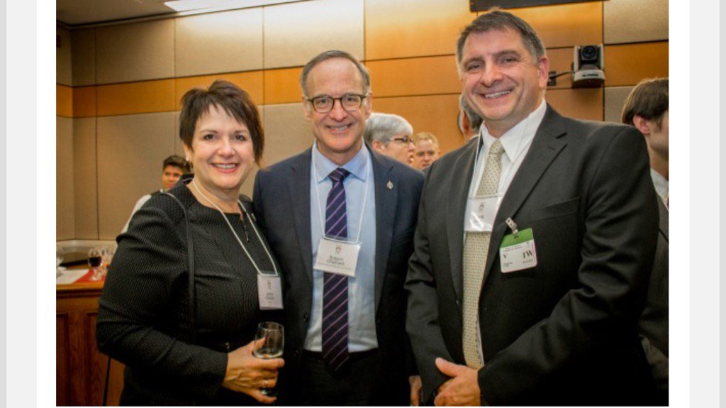 JackieUSGE's tweet photo. Chatting with MP Rob Oliphant, chair of the Parliamentary committee of Public Safety and Frank Janz, USGE RVP https://t.co/5ityl3T4td
