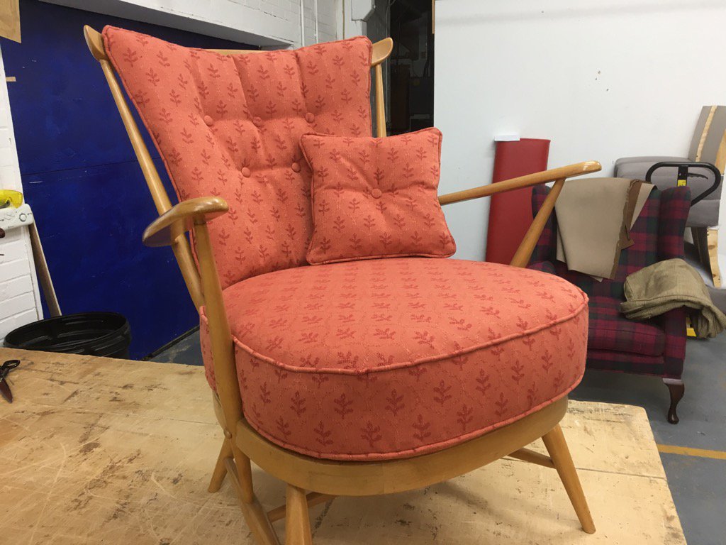 spencewood_int's tweet photo. Ercol  Still has its place in the home https://t.co/GVM4E34j9K