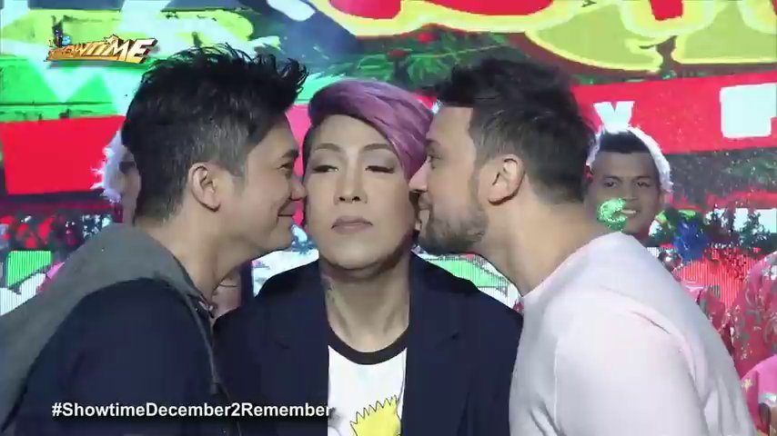 ktrealx44's tweet photo. OMG! kaliwa't kanan yan Viceral ah! haha, GWAPO ng BRAD at BESTIE mo!🙊😍😍😍❤️

#ShowtimeDecember2Remember https://t.co/h4WgHnpX8s