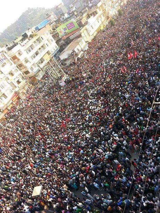 ShivaBh_64's tweet photo. जीवनमा यति धेरै मान्छे एकै ठाउँमा कैले देखेको थिइन ! बुटवलमा आज भएको प्रदर्सन 😎 https://t.co/1N0gq3E0EF
