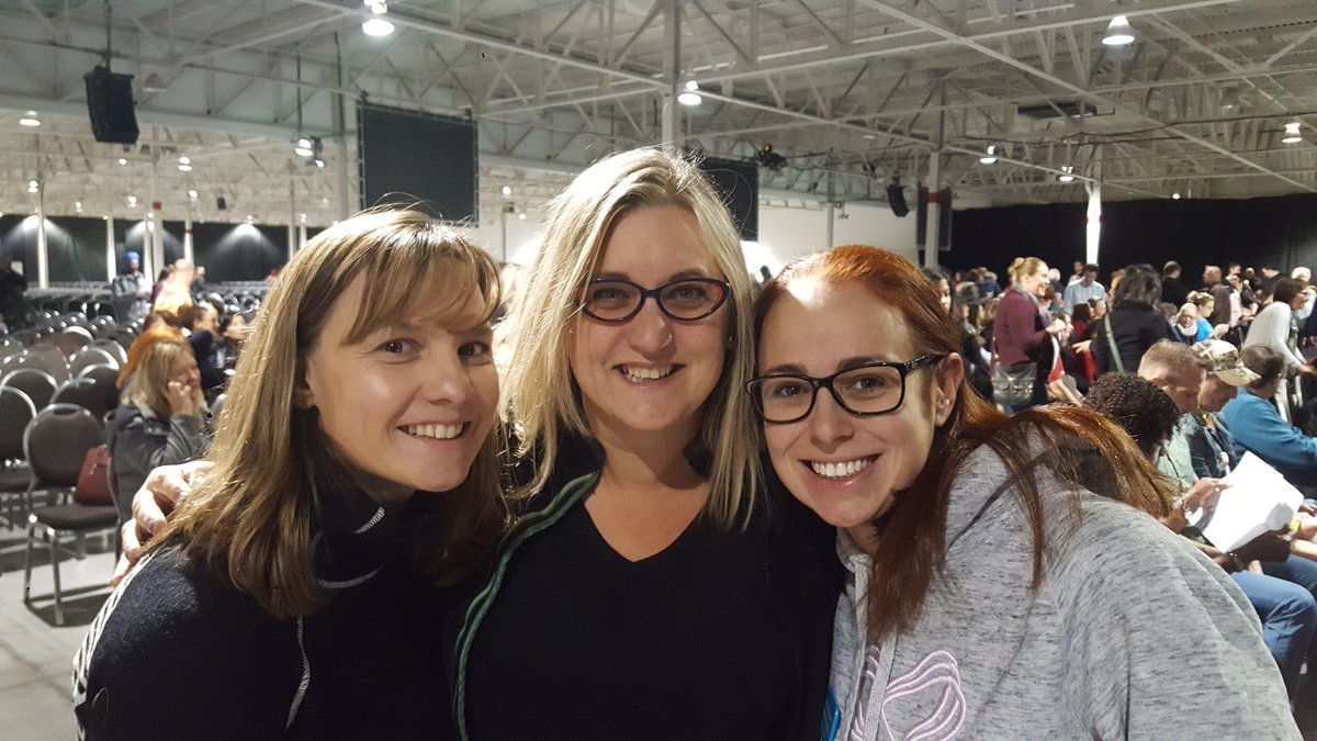 ElemTeachersTO's tweet photo. RT @Niecsa: #makingithapppen @ #fedday2016 w/ @Heathermyrvold & @hughesmel84 #ETFO https://t.co/aOXJMKpOm7