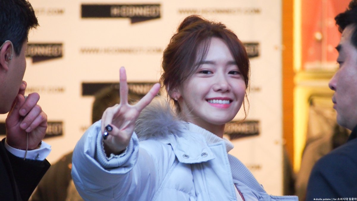 [PIC][02-12-2016]YoonA tham dự sự kiện Fansign "Love & Thanks Festival!" của thương hiệu H:CONNECT tại Gangnam Flagship Store vào chiều nay - Page 2 CyrV9vEUQAAc0zi