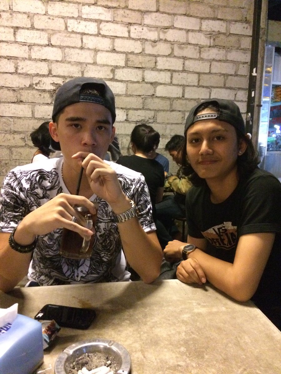 tvrahdeva's tweet photo. wuzzup icilovers ?? @Iamalvinjo_ https://t.co/XV5HtfzlEF