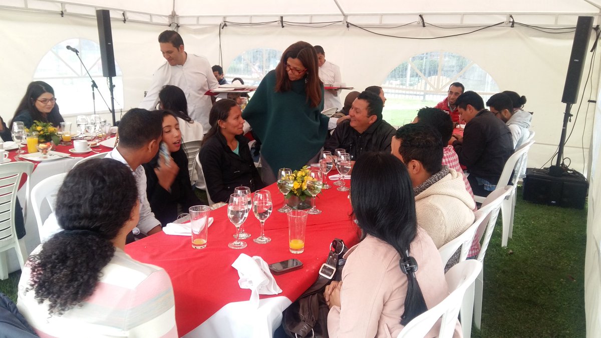 CAMACOLBOGOTA's tweet photo. Los trabajadores de #ConstructoraColpatria recibieron las bicicletas por ser los ganadores de las Olimpiadas de #LaSeguridadHaceMaestros https://t.co/4GVH0AqztA