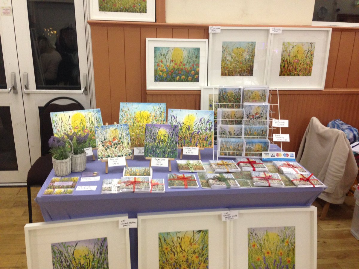 At Christmas shopping evening at <a href="/FairfieldPTA/">YsgolfairfieldPTA</a> Fairfield primary in Penarth 6-9pm will have with me my cards/framed prints&amp;originals 😊