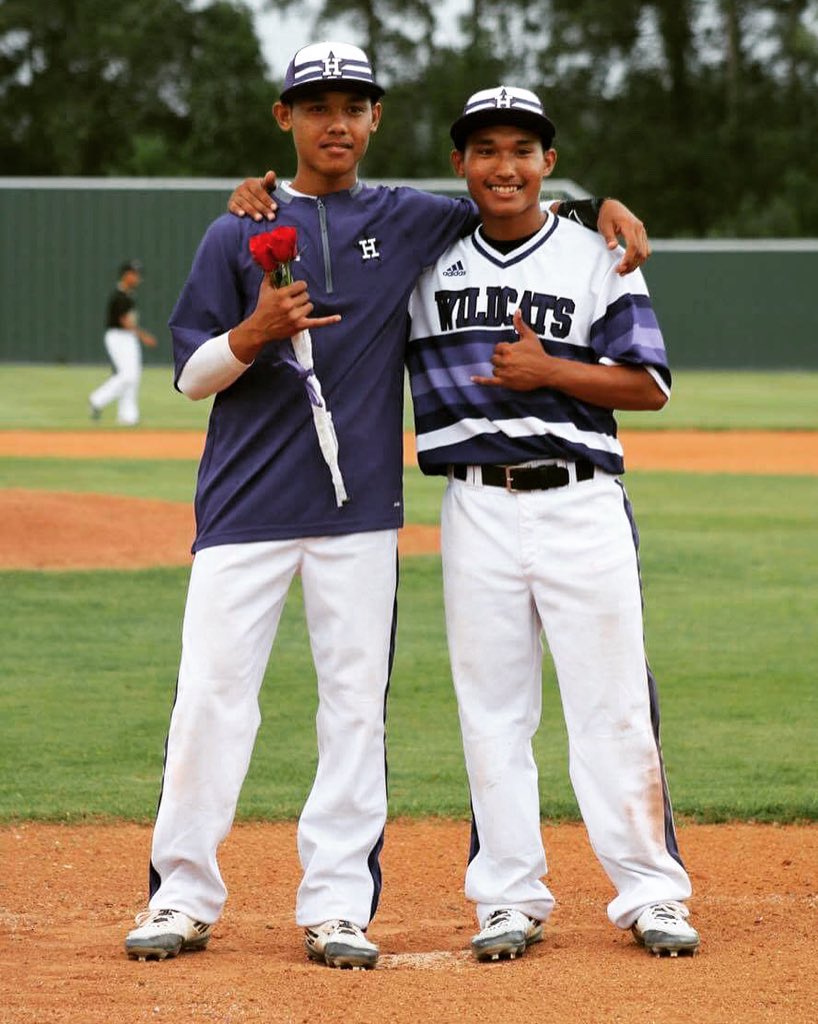 tun_encho's tweet photo. when one photo can tell a story... #highschoolbb #tb https://t.co/6ozT8E267c