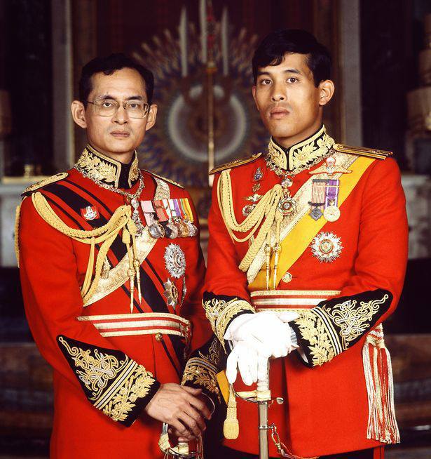 rainy_mathboy's tweet photo. ព្រះចៅយូហួអង្គថ្មី «រាមាទី១០ នៃរាជវង្សចក្រី» https://t.co/zRPDuLTUN6 https://t.co/ukJDDoZ6gc