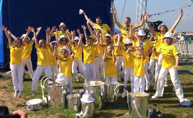 SpiritofExmouth's tweet photo. Think #samba is for #summer? Check out the Beacon's #sambagroup at the #christmascracker #tomorrow #exmouth ❄️❄️🎄🎄🎵🎶🎵🎶🎵🎶 https://t.co/9xSO8en2Gk
