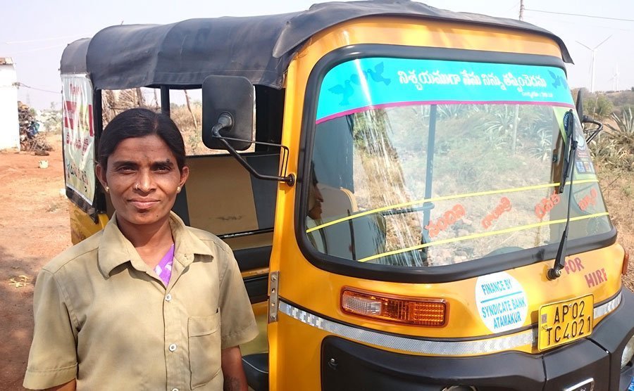 VFF_USA's tweet photo. Meet Nallamma, one of the first women in India to become a rickshaw driver https://t.co/YhJjzaLHlp #vffempowers https://t.co/wBnoMI5VHD