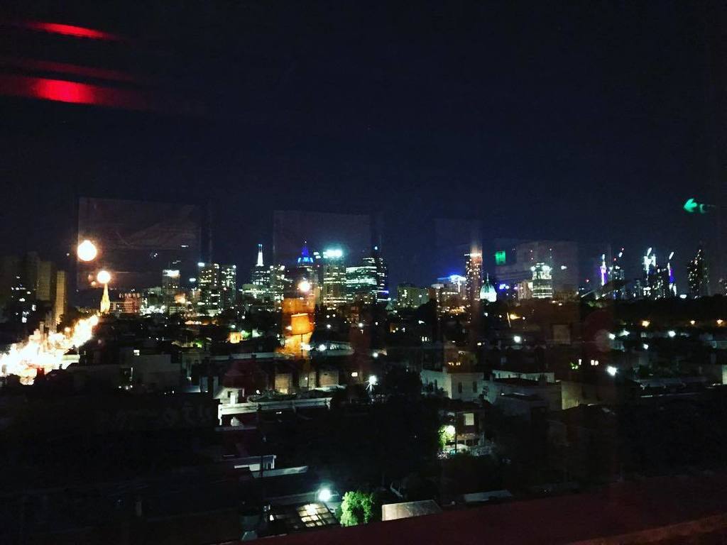 ErdelMitch's tweet photo. Not a bad #melborune summer night. https://t.co/m7sbcAj1hr https://t.co/XA90PKQ9cH