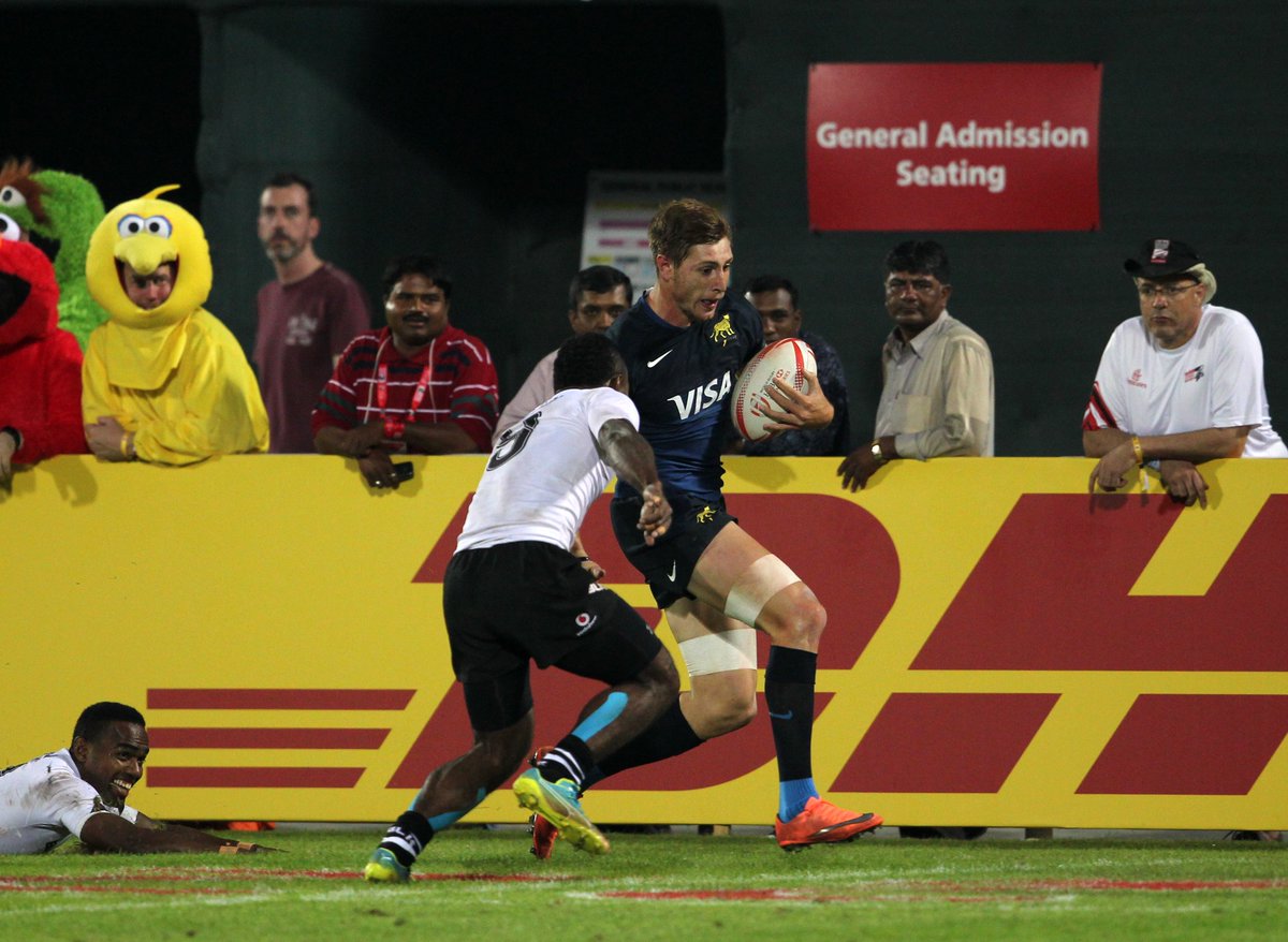 unionargentina's tweet photo. #LosPumas7s : Primera jornada de acción en Dubai   https://t.co/b6ooLeRpYx https://t.co/KdhjvlYOpA
