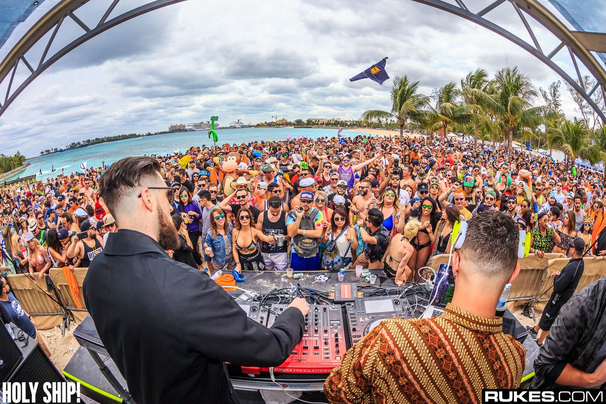 HOLY_SHIP's tweet image. ONE.MORE.MONTH.