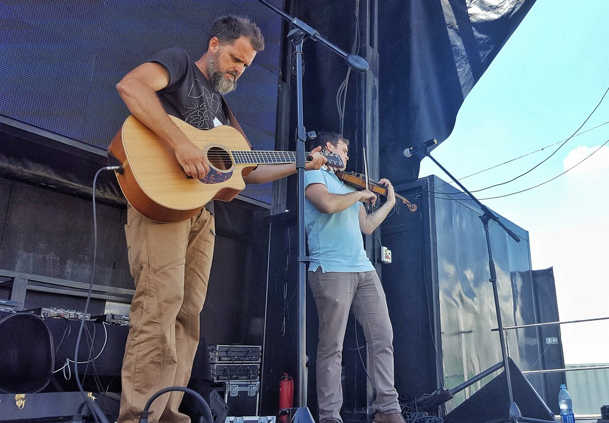 Lekker music by <a href="/beukesdelaney/">Beukes & Delaney</a> at today's event...