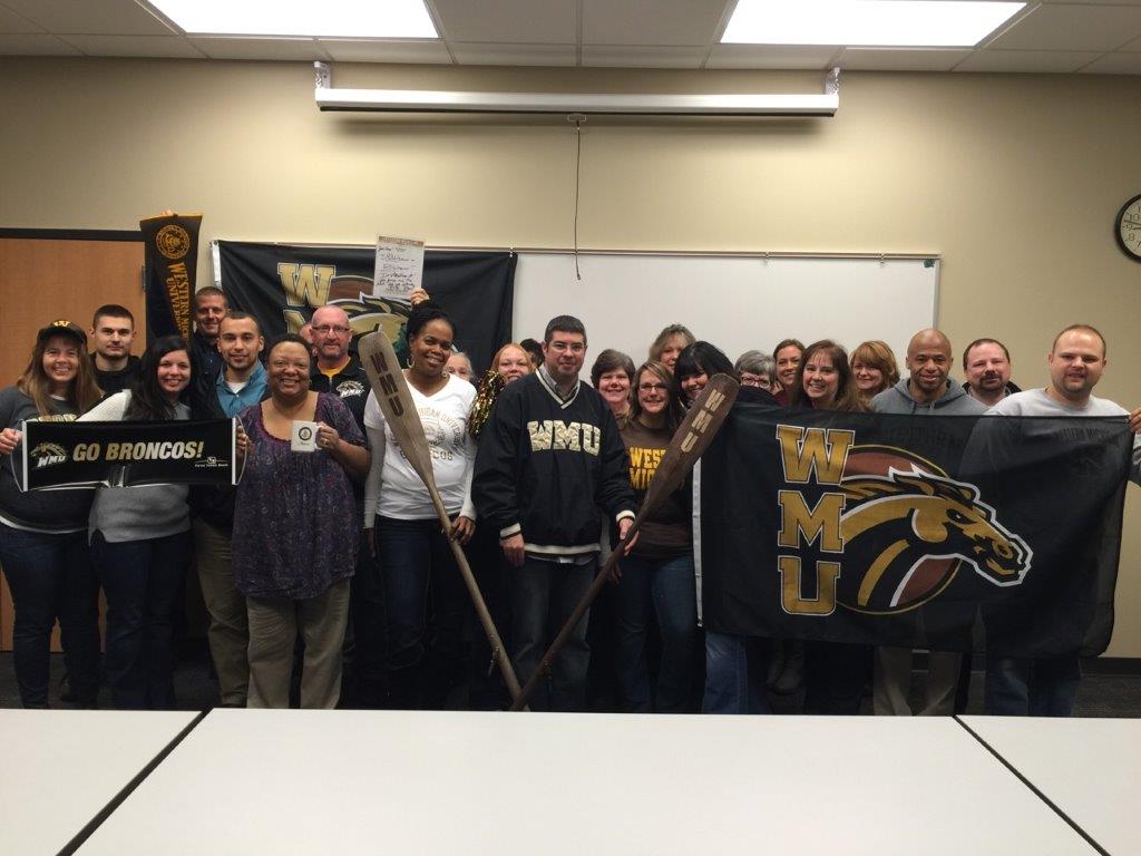 KentRayWilliam1's tweet photo. Kalamazoo Parole/Probation showing their WMU Bronco Pride! @MDOCFOA  @MDOCOA9 @wmu @WMU_Football @Coach_Fleck #rowtheboat @alstono1 https://t.co/s0Mm1zU6G2