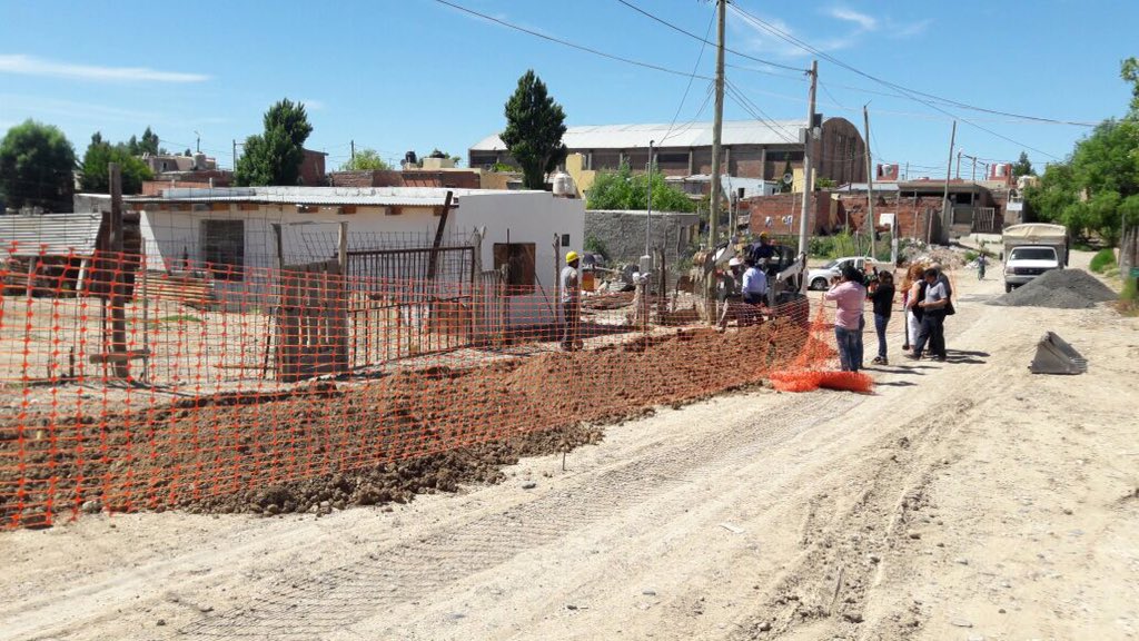 TWMunicipalidad's tweet photo. #AhoraTrelew Recorrida por Primera Junta del Secretario de Gobierno Eduardo Maza y Marcelo Montserrat en barrio 1• Junta. https://t.co/rXq0aL6rPq