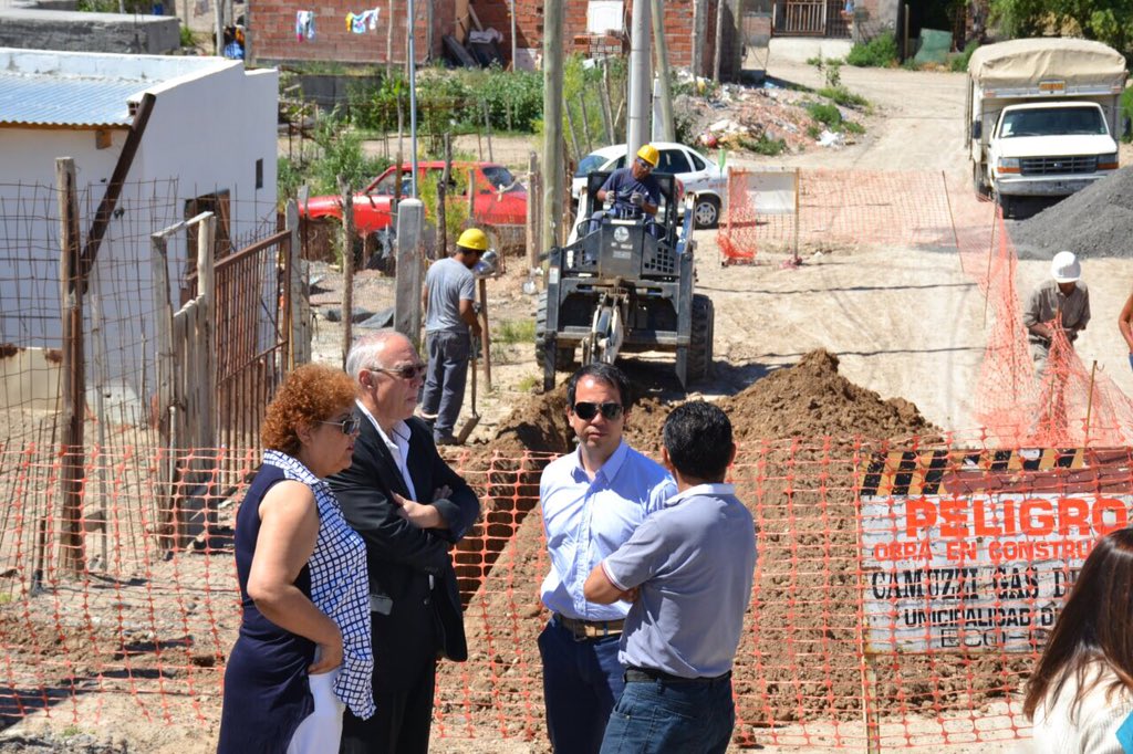 TWMunicipalidad's tweet photo. #AhoraTrelew Recorrida por Primera Junta del Secretario de Gobierno Eduardo Maza y Marcelo Montserrat en barrio 1• Junta. https://t.co/rXq0aL6rPq