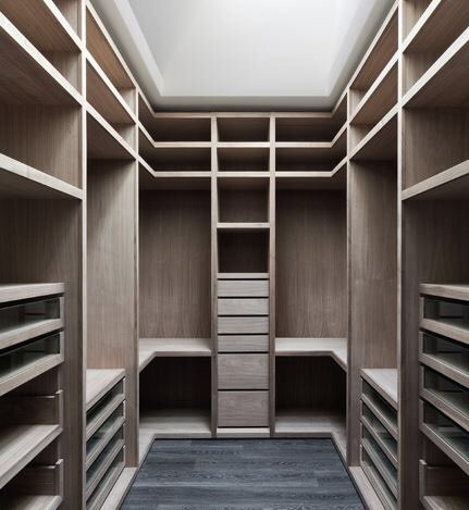 atlanticintdes's tweet photo. #Dressing room ready for move in #dressingroom #joinery #carpentry #interiors #interiordesign #interiorarchitecture #design #home #luxury https://t.co/lDRQDp01mW