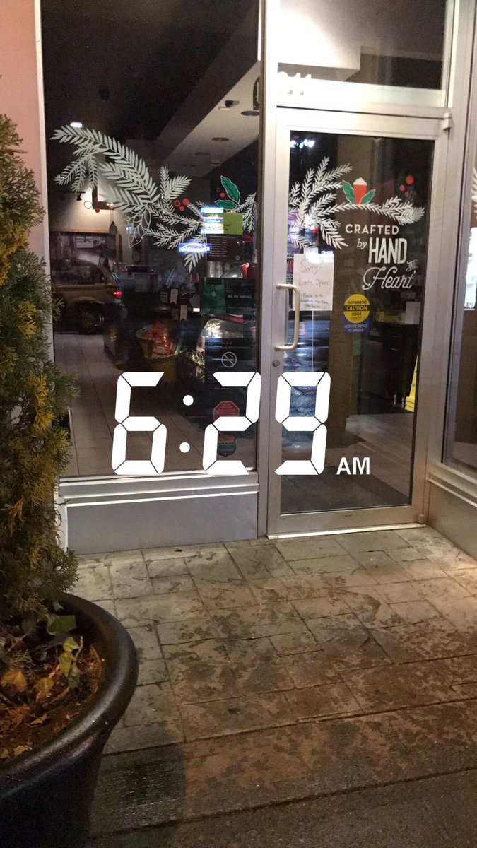 gloriaalii's tweet photo. Wake up 10 min earlier to get some @Starbucks to attempt to treat myself today but life says nope #sadness #30moredaysof2016 #lateopen https://t.co/hKLivc62CE