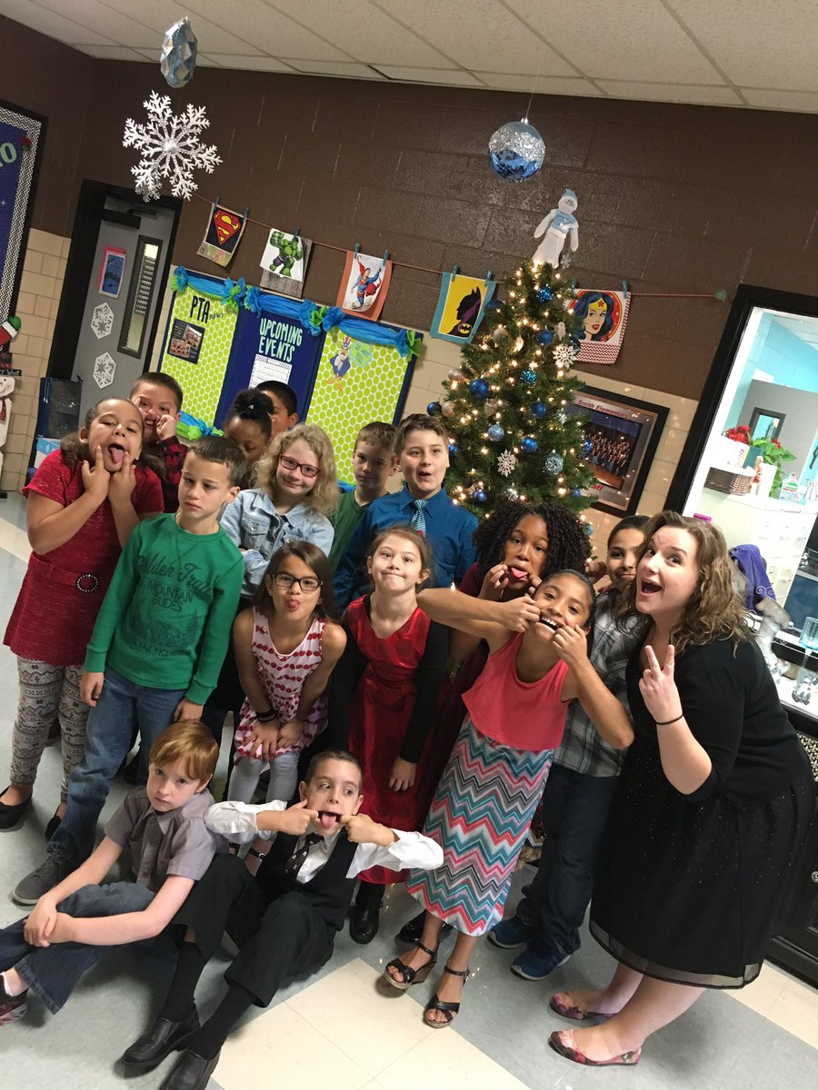 mselfisher's tweet photo. Fancy Nutcracker Ballet day! #des1617 #wearebisd https://t.co/7m2xH8G8gN