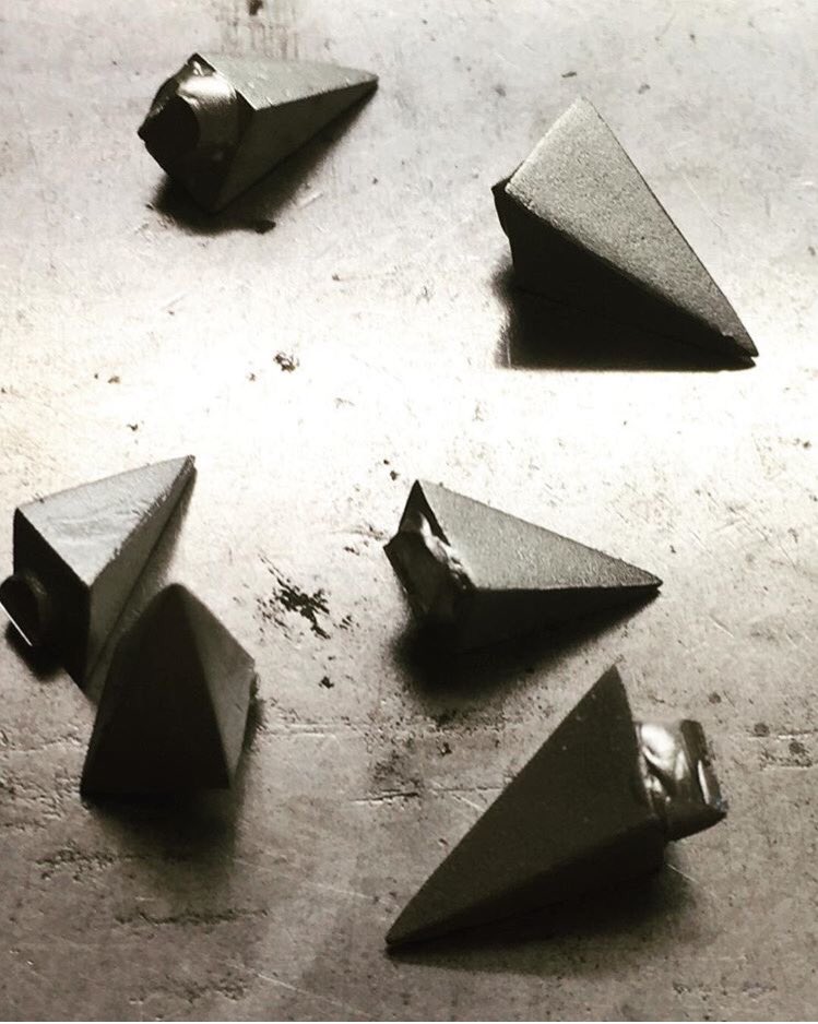 ChatwinAna's tweet image. Work In Progress ... From This .... 
#cufflinks #doublecuff #sculpturedforms #silver #whitemetal #sculpture #visualart #sculptedjewelry