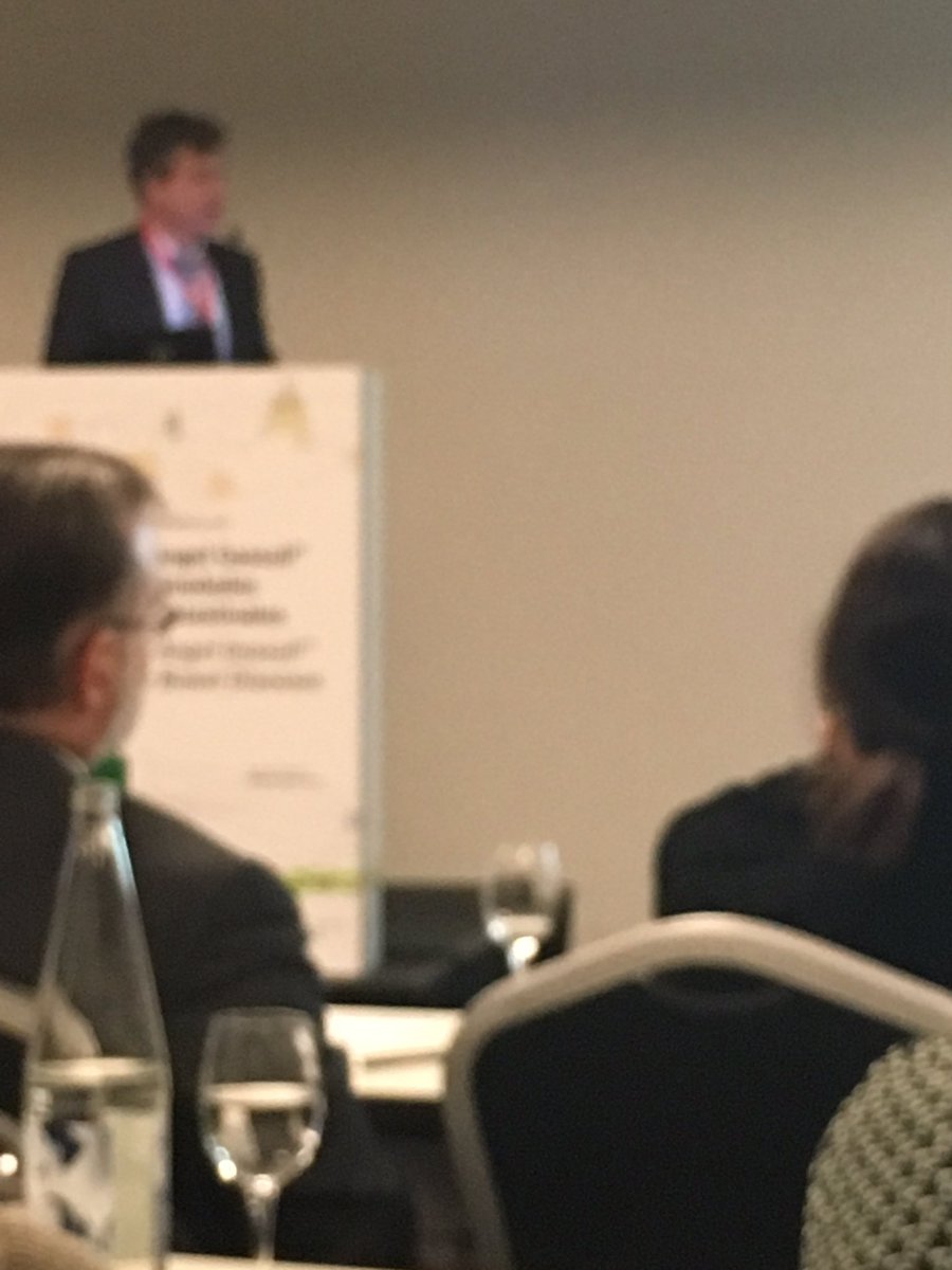 manu_barreiro's tweet photo. Dr Bemelman exponiendo las opciones quirúrgicas en el Crohn perianal #MAG2016 https://t.co/1kwvQ70JXX