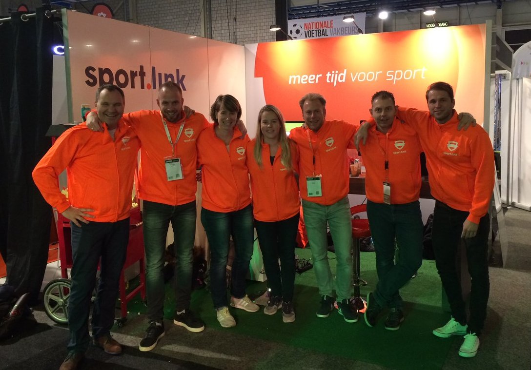 Sportlink_NL's tweet photo. We kijken terug op een geslaagde Sport Vakbeurs. Was je er niet bij, maar ben je wel benieuwd naar hét grote nieuws? https://t.co/maOEGT6Pz6 https://t.co/CeRLHBKyLc