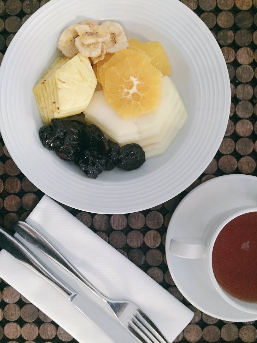 worldwithinher's tweet photo. Breakfast, so nice of them to make me a vegan fry up too! 😋 @fishmorehall #spashell #spaseekersgetaway #treatyourself @spacreators https://t.co/DANToeKnKG