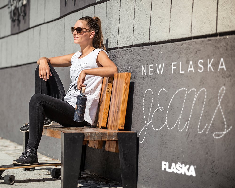 Flaska_Ireland's tweet photo. Flaska Jeans is the coolest Flaska we've ever made :) You can get one at: https://t.co/53TudhzrF6 https://t.co/EV4ctPU2I5