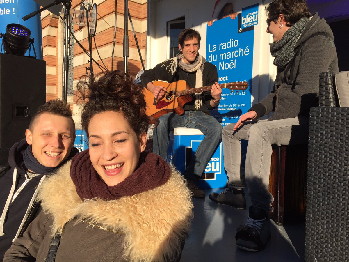Sugar_Bones's tweet photo. On est place du capitole à 17h10 pour un direct sur France Bleu 90.5FM ! On vous dit tout sur notre 3eme EP et sur le Rex !
#Francebleu https://t.co/LsDuSVRcn4