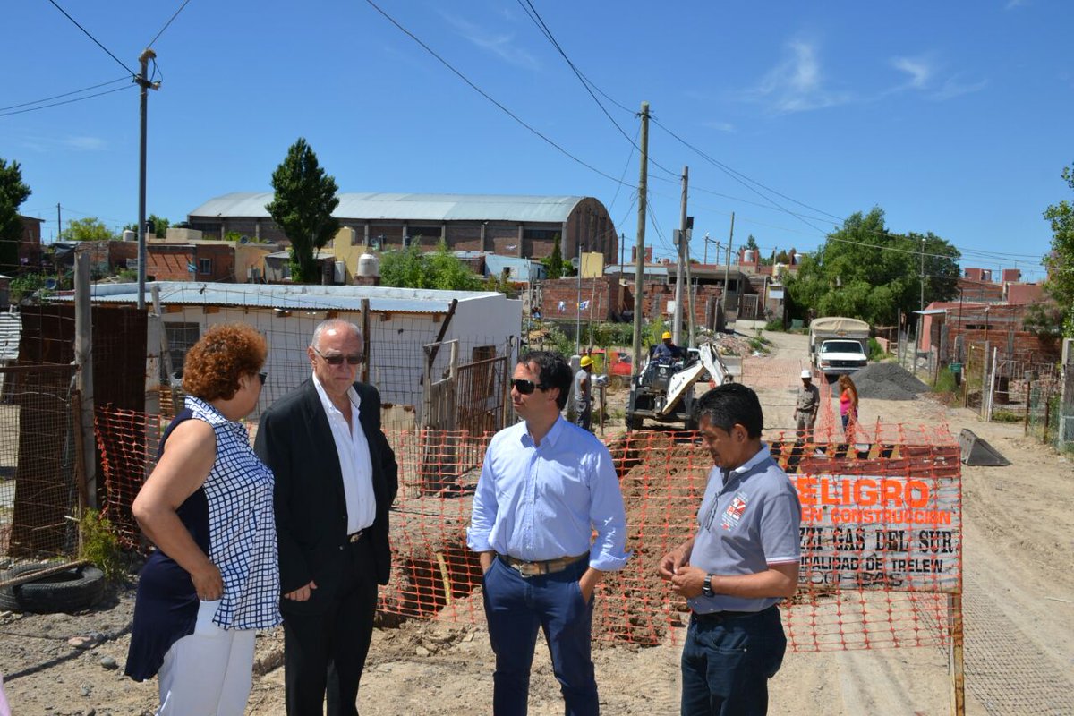 Concejo_Trelew's tweet photo. Concejales recorrieron la obra de ecogas en barrio Primera Junta,Junto al Sec de Gob Eduardo Maza y Sec de Ser Públicos Montserrat https://t.co/YVSUEkVweJ
