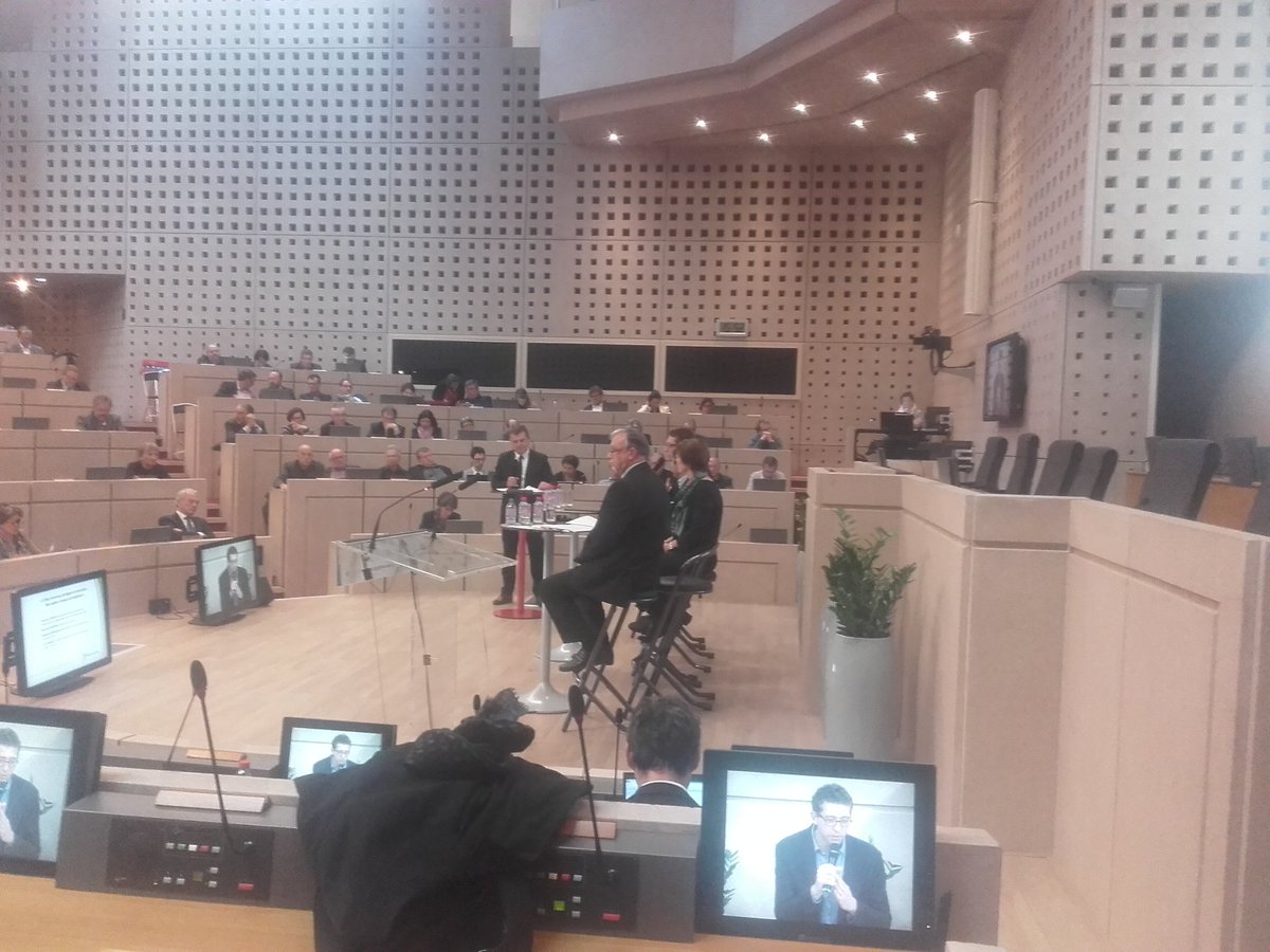 L'intervention applaudie de <a href="/herguaismatth/">Matthieu herguais</a> pdt des <a href="/JApaysdelaloire/">Jeunes Agriculteurs Pays de la Loire (JA PdL)</a> aux tables rondes du conseil régional <a href="/paysdelaloire/">Pays de la Loire</a>