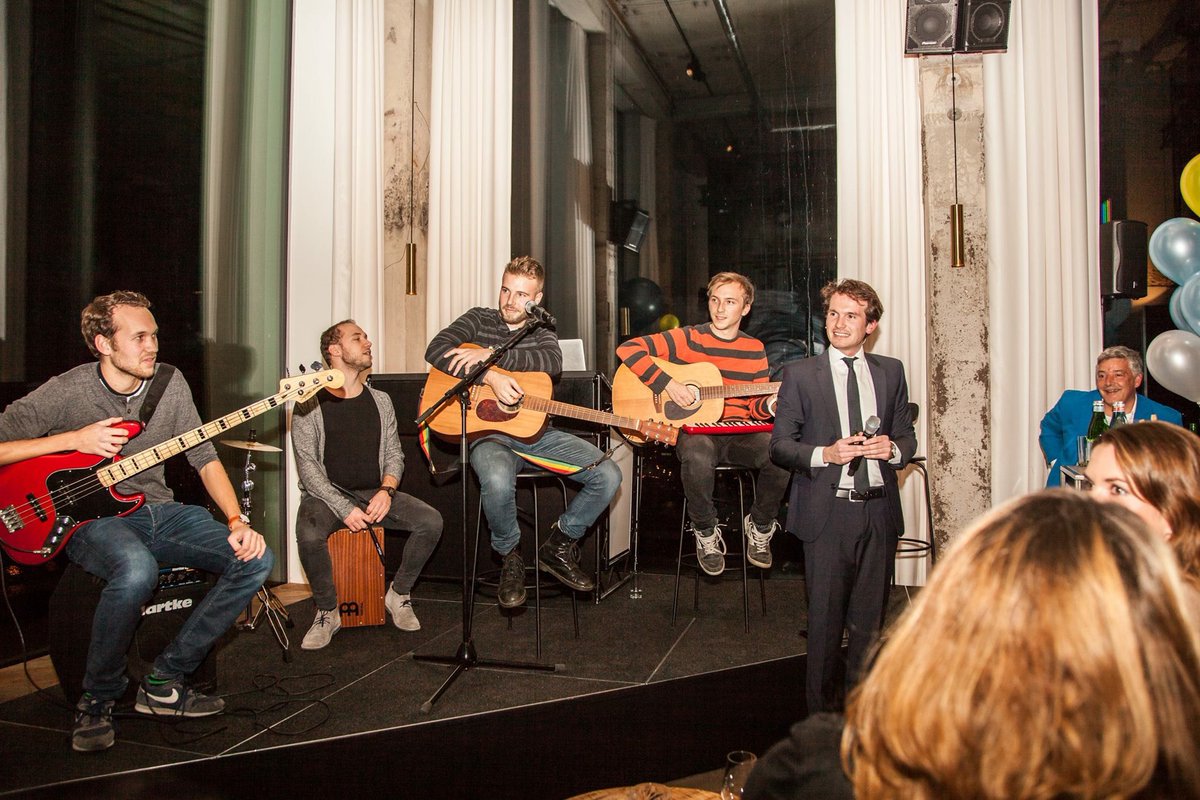 #Feestje! <a href="/bluebillywig/">Blue Billywig</a> bestaat 10  jaar. In een #talkshow blikte <a href="/TomJessen/">Tom Jessen</a> met oprichters, medewerkers en klanten terug én keek vooruit.