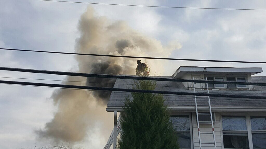 ArlingtonVaFD's tweet image. #FollowUp: More photos of today's basement fire on 1st Road S. Great job by all crews! #ActionShots #ACFD #CheckYourSmokeAlarms
