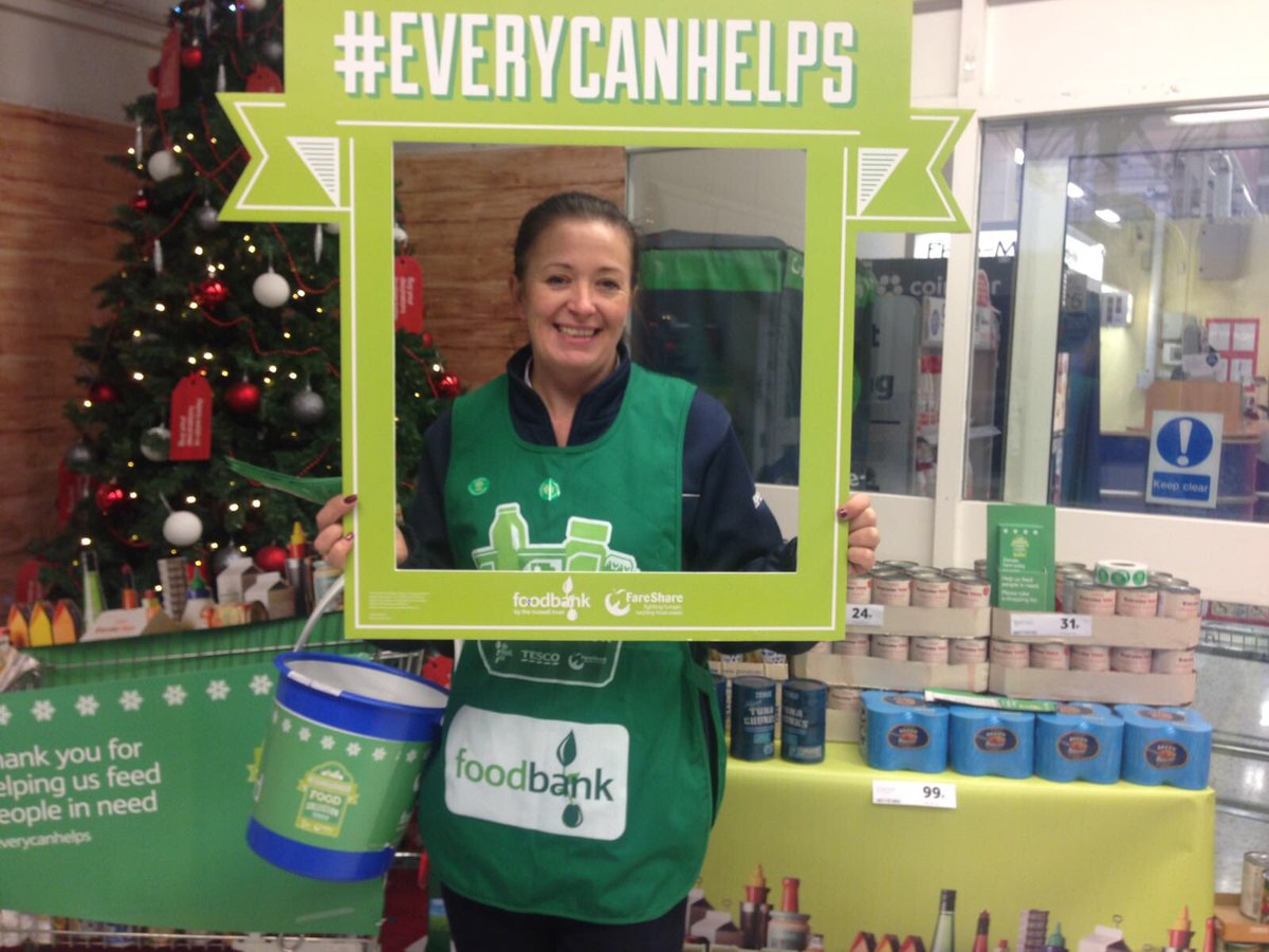foodbankBD's tweet photo. @TheRealPeel2168 staff working hard to help @foodbankBD @thelight_church https://t.co/tqLfDXJwDc