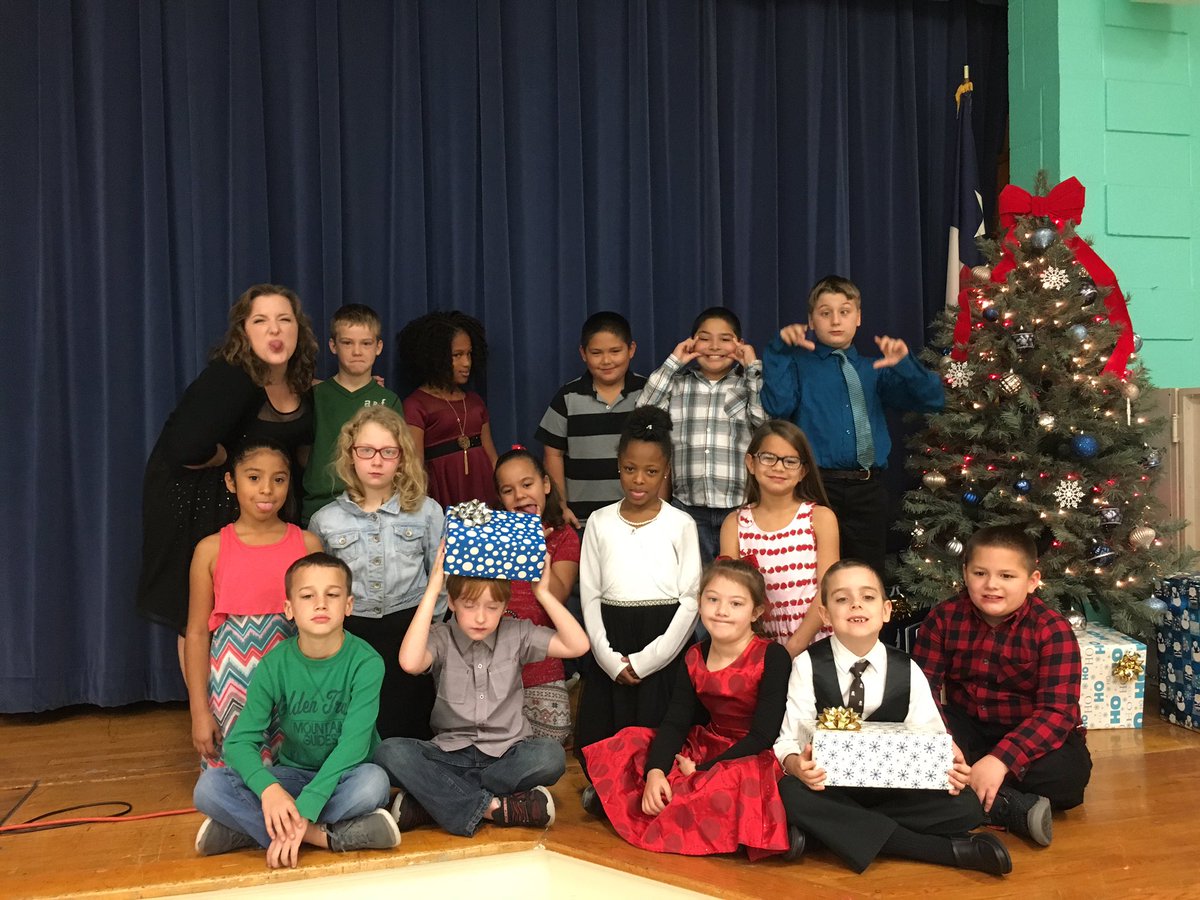mselfisher's tweet photo. It's the most wonderful time of the year! #des1617 #wearebisd https://t.co/XQy8mltMLn