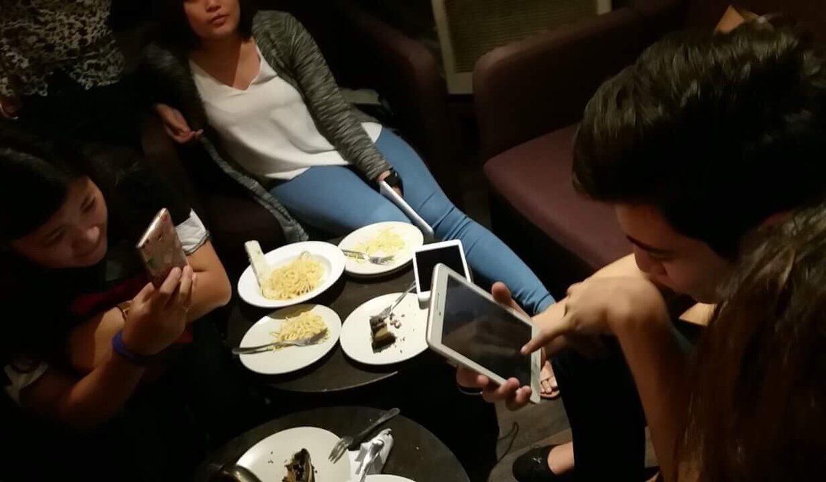 OFCMarcoCGallo's tweet photo. Thank you sa paghihintay nio samin kahit mejo late na. :)
#aftershowmeetup #thankyouforwaiting #pbb7 https://t.co/8zWvl9QDqa