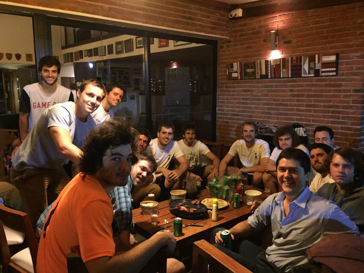 Tremendo tercer tiempo se armó en la sede ayer para cerrar la primer semana del #InternoSUMMUM2016!