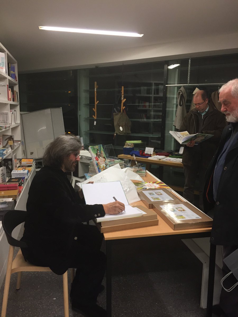 marcellojori's tweet photo. Serata emozionante ieri a Museion con Letizia Ragaglia e tanti amici venuti a sorpresa! #LaStoriaDipintadellArte #bookrelease #Museion https://t.co/vJPveaTLY8