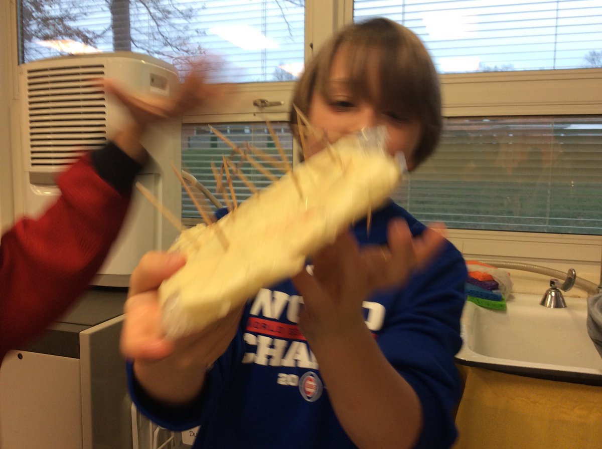 VlahakisClass's tweet photo. Look at our seed dispersers! Seeds can travel by air, wind, water and shakers. #cherokeescience https://t.co/uTNOVoHiBR