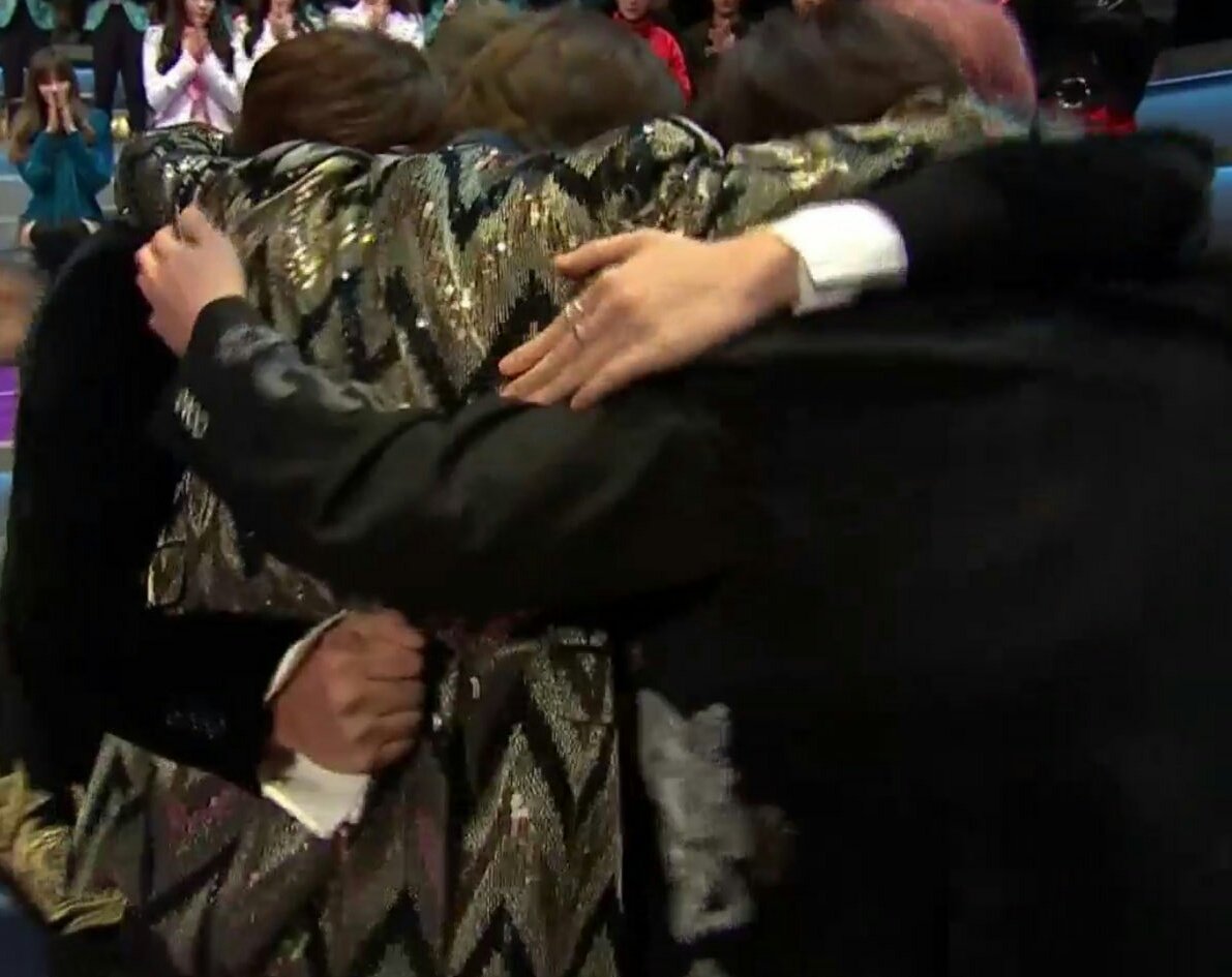 TaeKook_INA's tweet photo. #방탄소년단_대상_축하해 https://t.co/vYpm6F0sqN