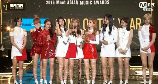TwiceGifs's tweet photo. Dia 02/12/16 TWICE conquistou os prêmios:
MELHOR ARTISTA FEMININO e Daesang CANÇÃO DO ANO no #MAMA2016
E #TT12thWin 
https://t.co/7tCTgvDpaV